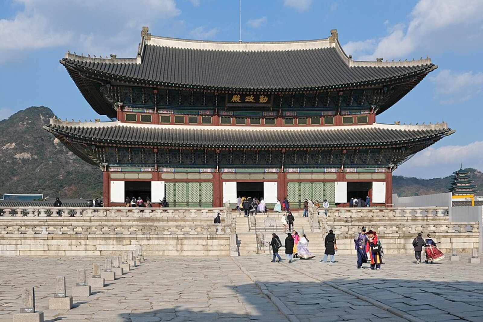Geunjeongjeon Hall and the stone courtyard