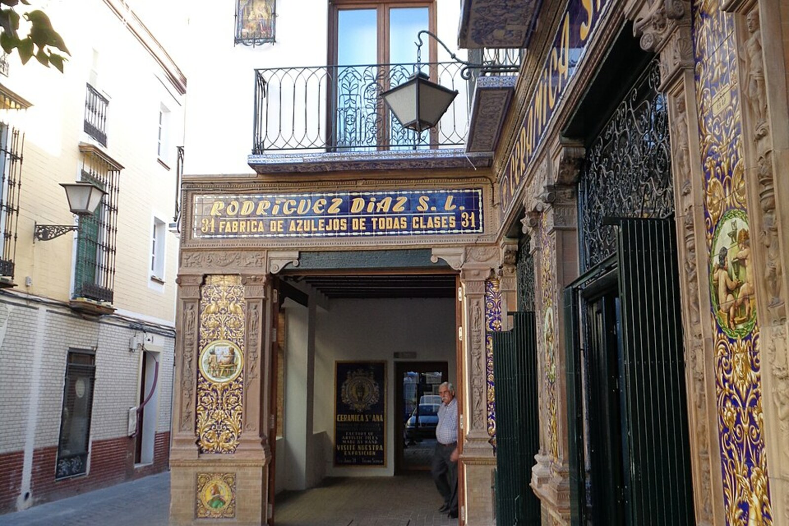 Entrance to Centro Cerámica Triana