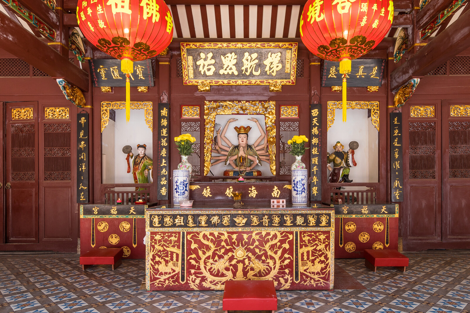 The façade of the Chinese temple Thian Hock Keng in Singapore.
