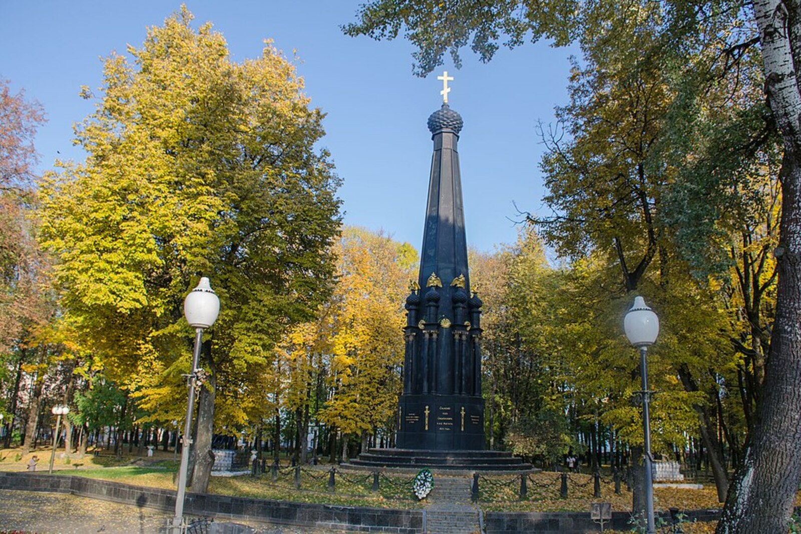 The Monument to the Defenders of Smolensk in 1812 in Lopatinsky Garden.
