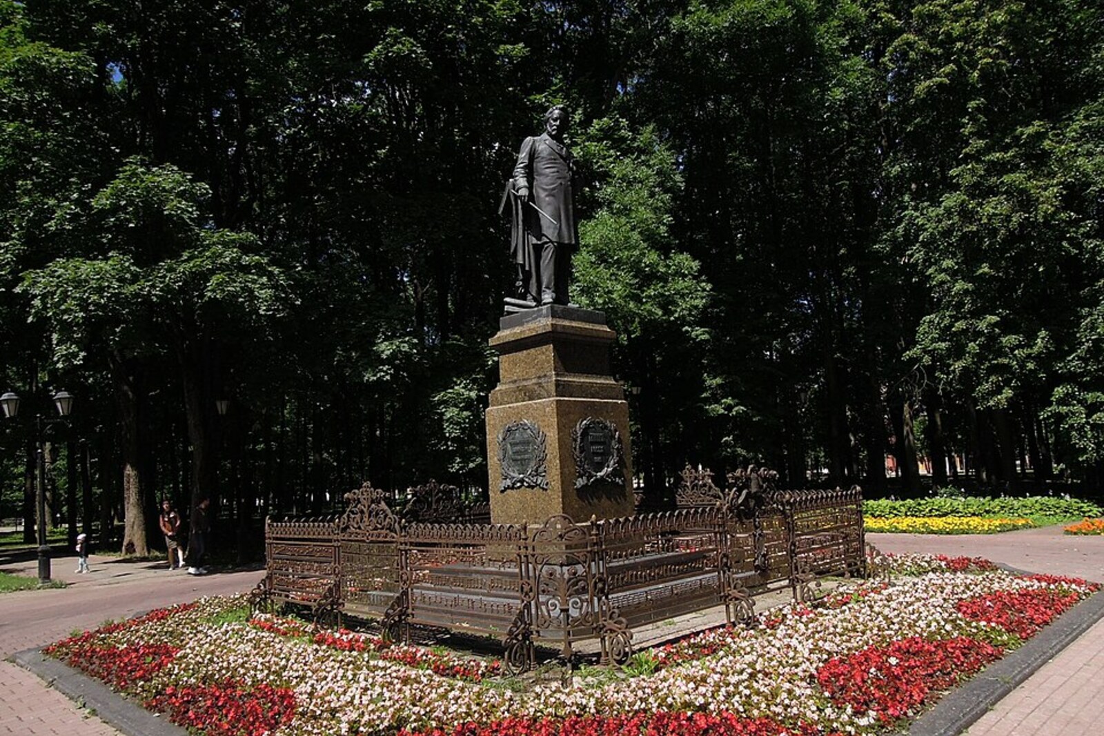 The Monument to Mikhail Glinka in Blonye Garden.