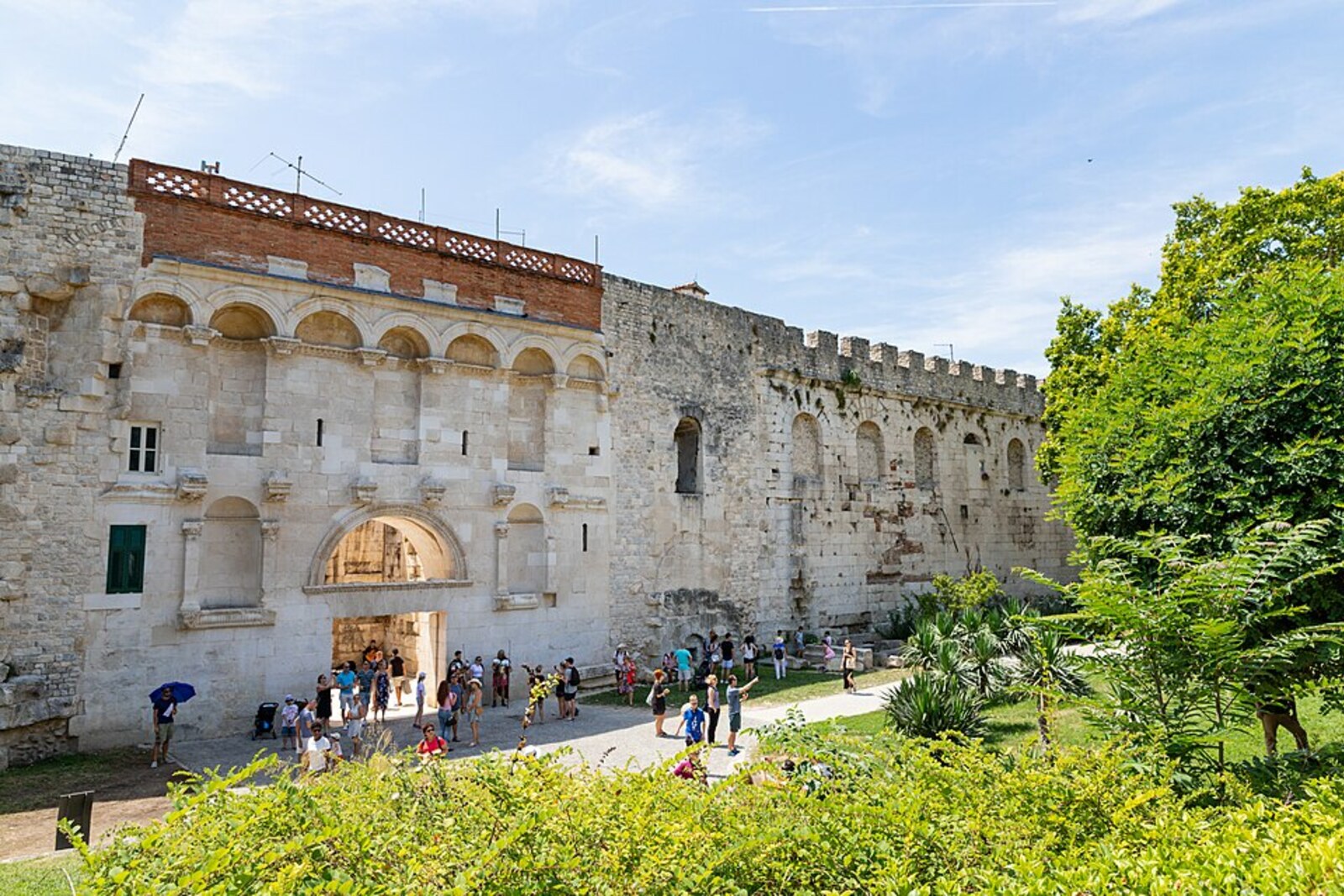 The northern facade of the Golden Gate of Diocletian's Palace, with four empty niches.
