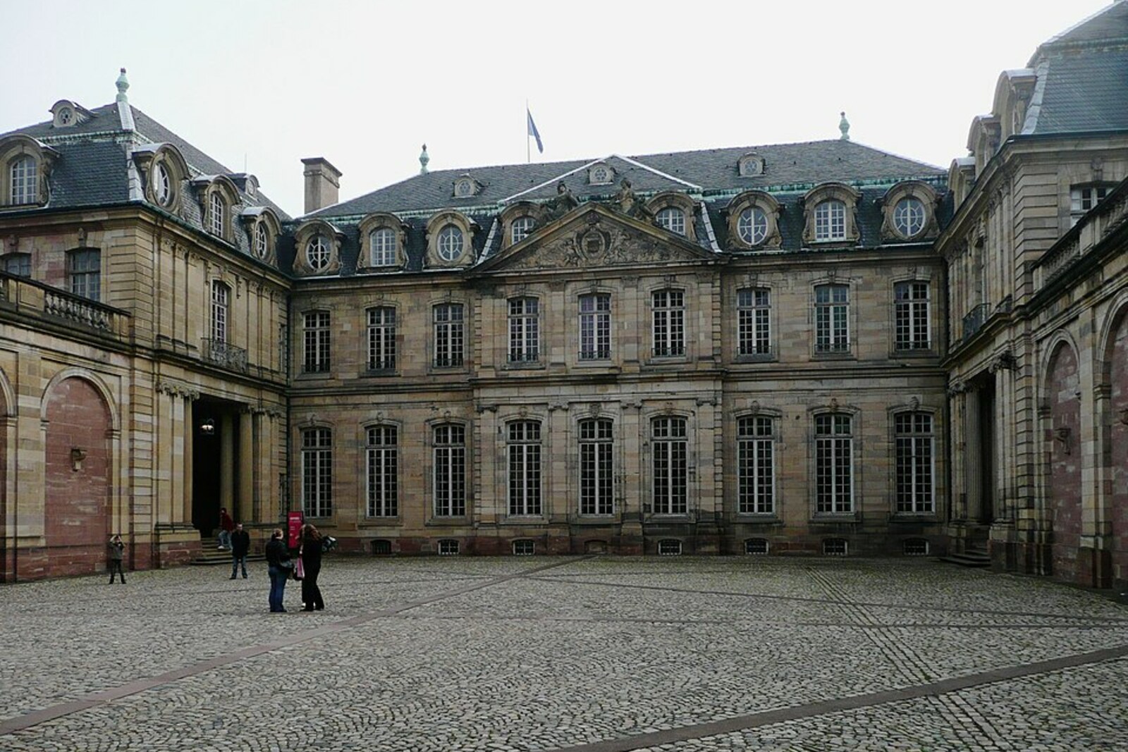 Patio principal del Palacio Rohan en Estrasburgo.