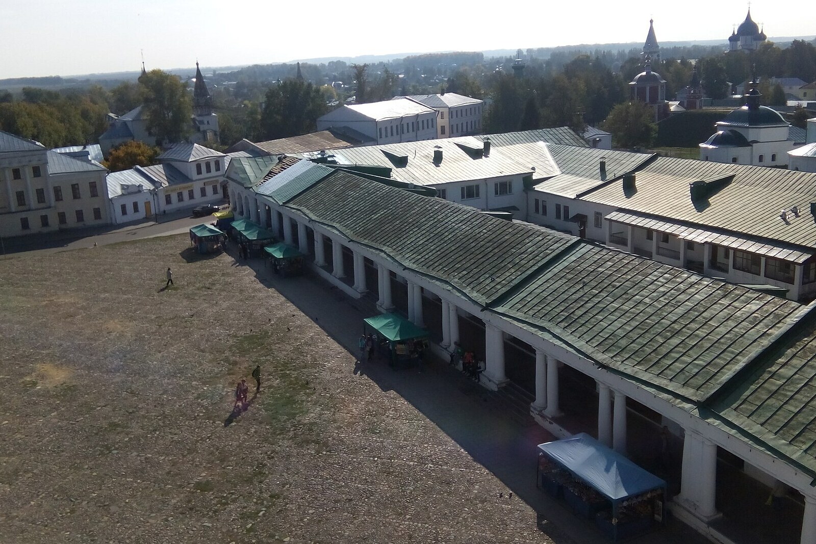 The long arcade of the Trading Rows on Market Square in Suzdal.