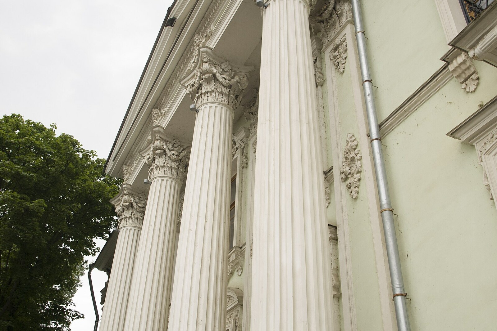 The ceremonial facade of Alferaki Palace with four columns.