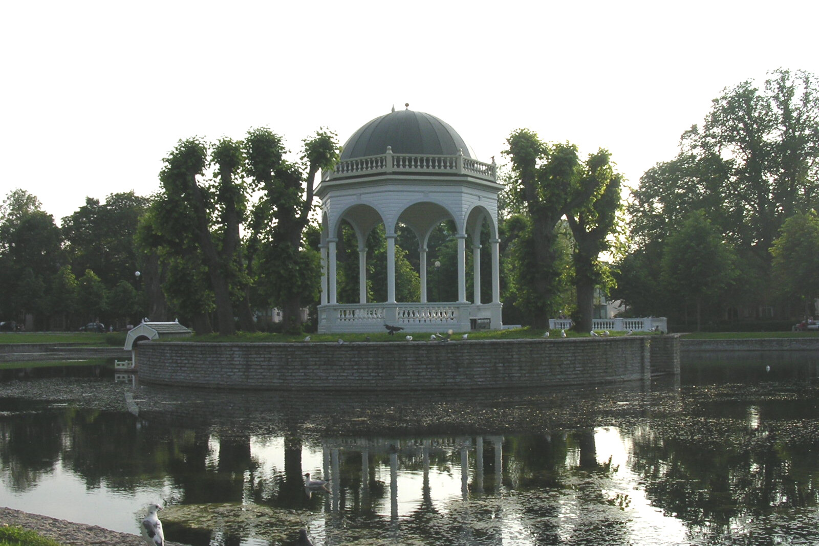A pond in Kadriorg Park with a round pavilion and swans on the water