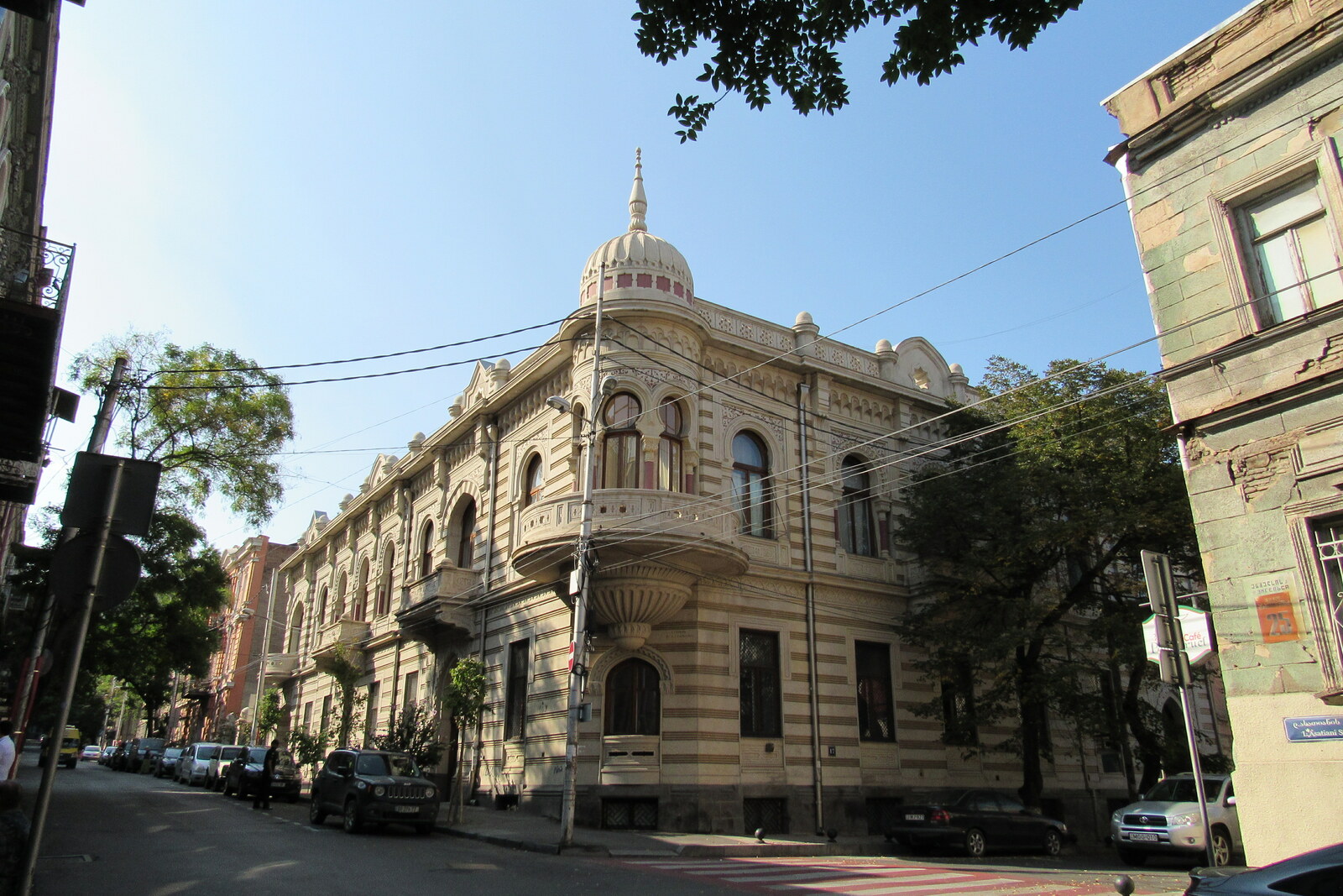 Facade of Kalantarov House at 27 Lado Asatiani Street.