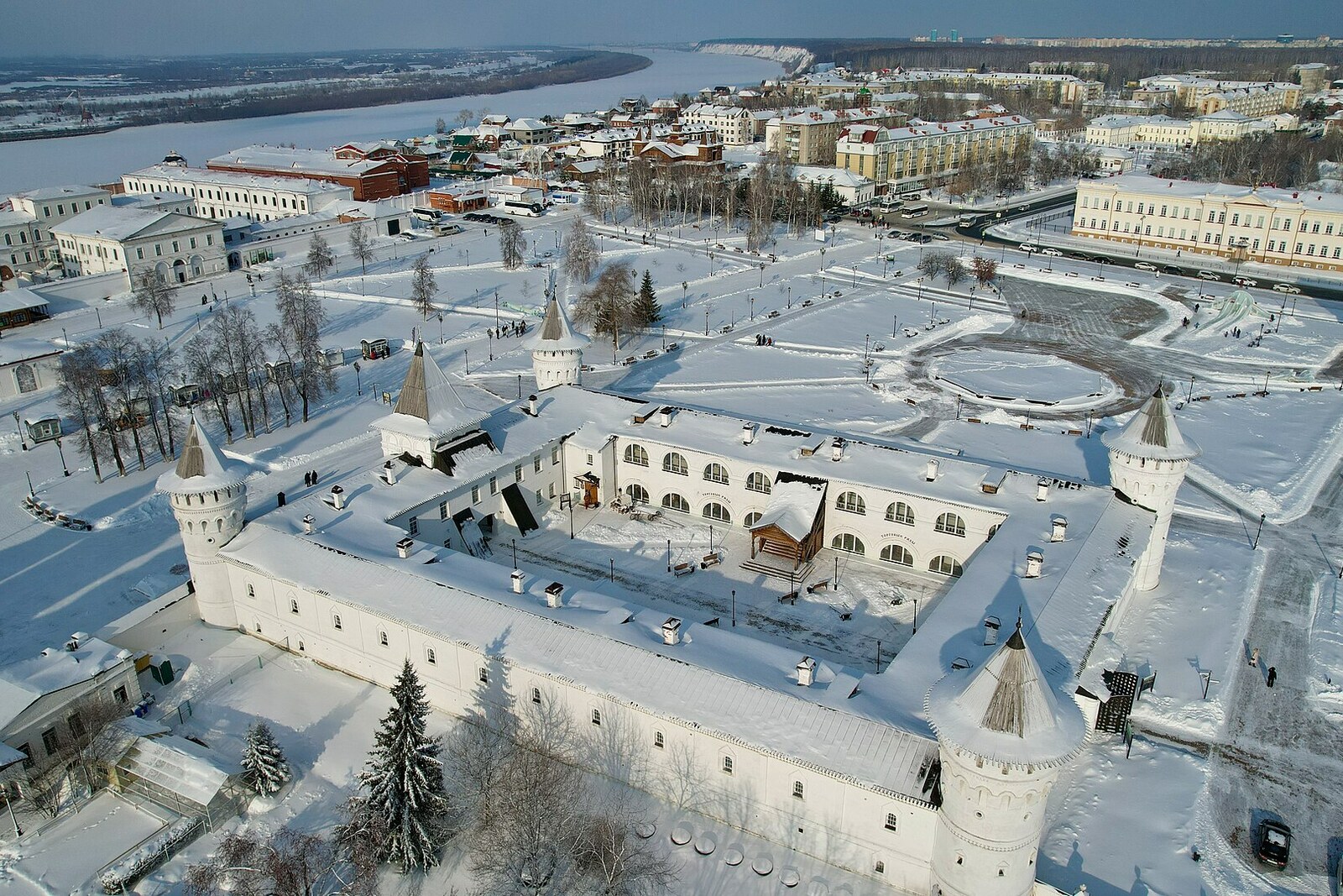 Gostiny Dvor of the Tobolsk Kremlin with corner towers and an arched entrance.