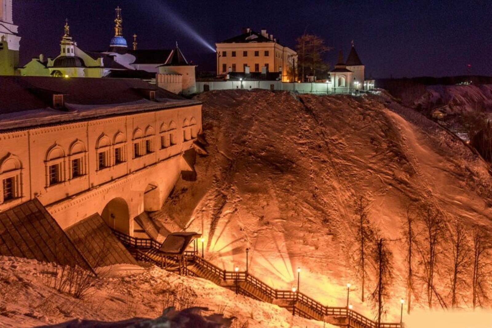 The Rentereya and the stone retaining walls of Pryamskoy Vzvoz in Tobolsk before repairs.