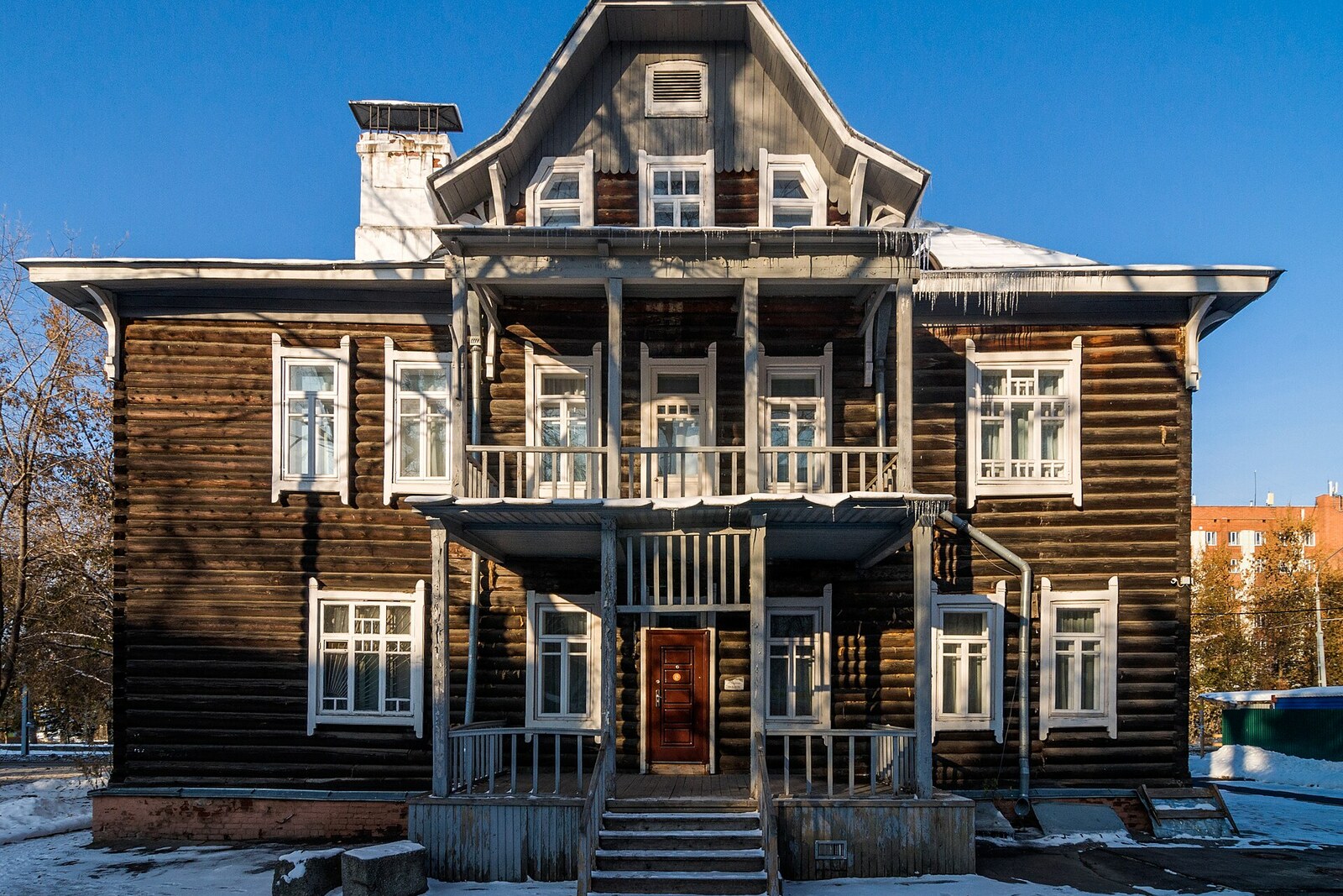 Kryachkov House with a turret and carved window surrounds.