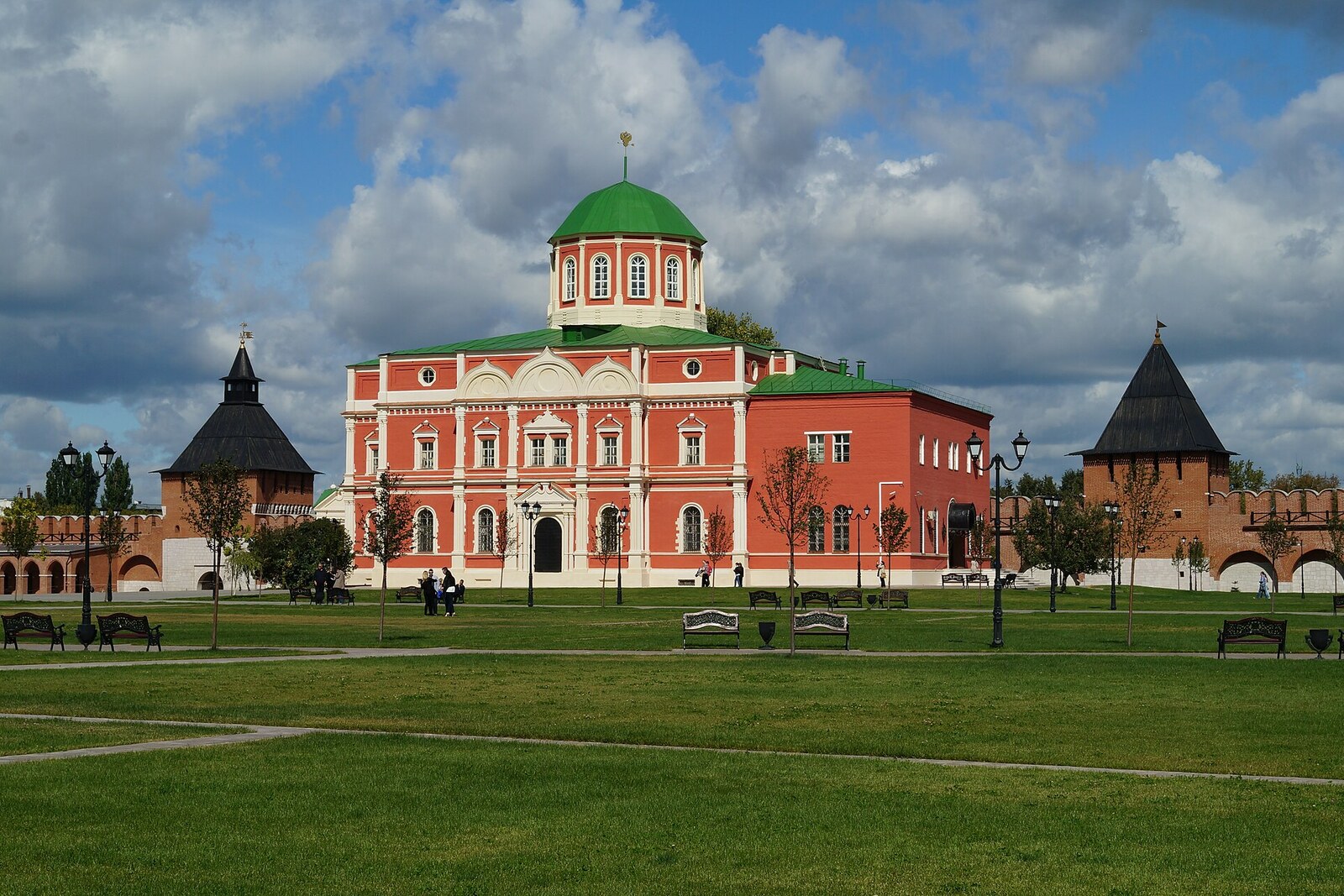 The red-and-white facade of the former Epiphany Cathedral on the grounds of the Tula Kremlin.