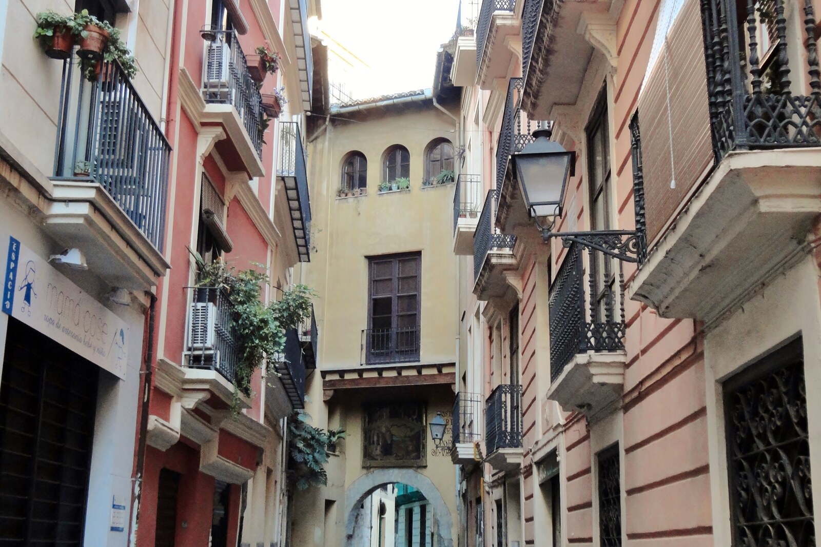 valencia-el-carmen-gates-street-layers-5