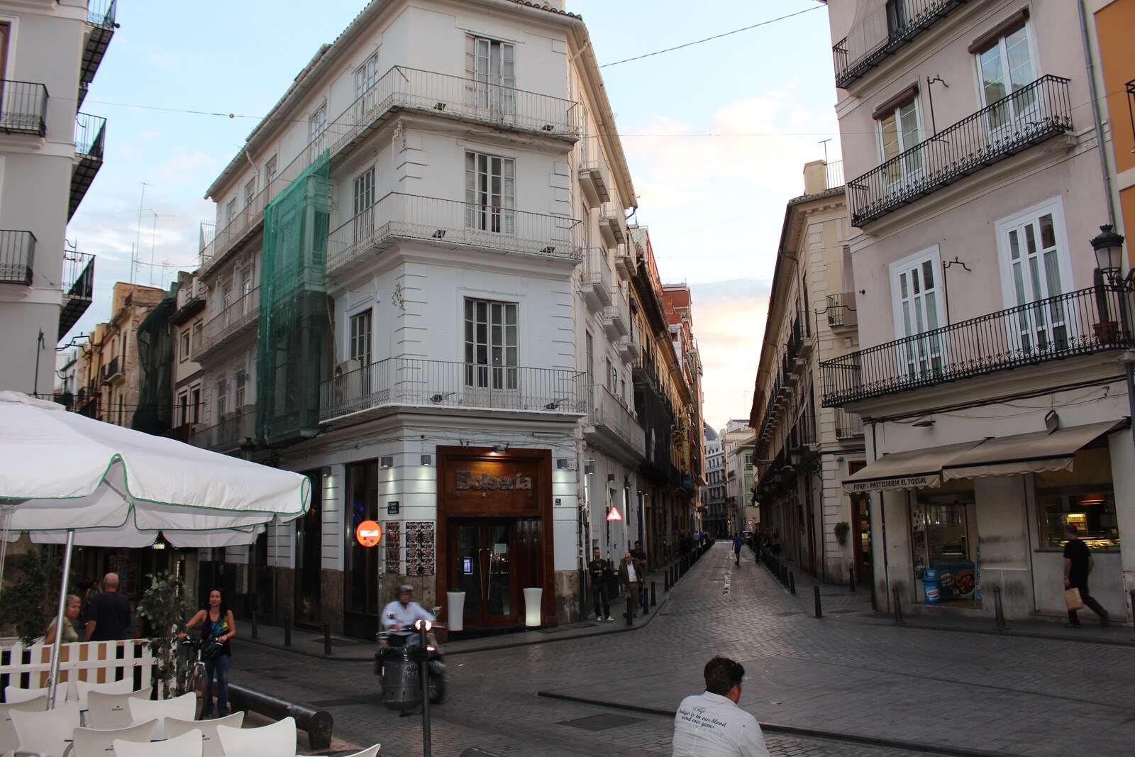 valencia-el-carmen-gates-street-layers-6