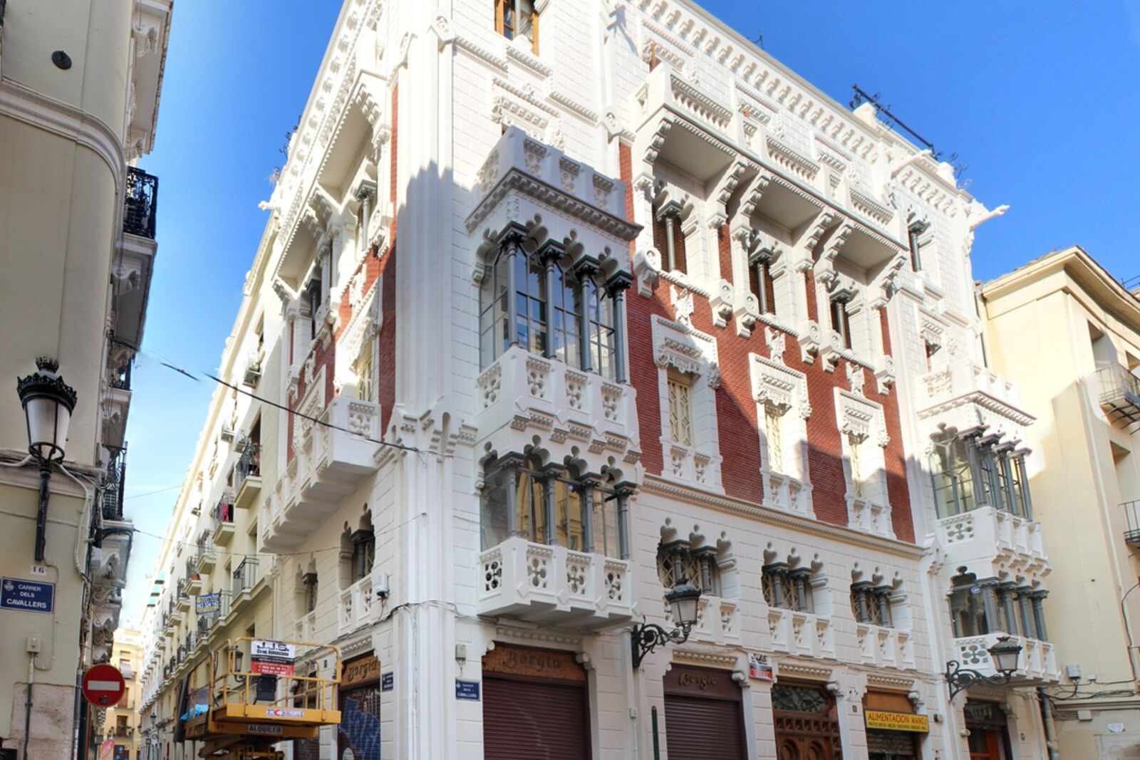 valencia-el-carmen-gates-street-layers-7