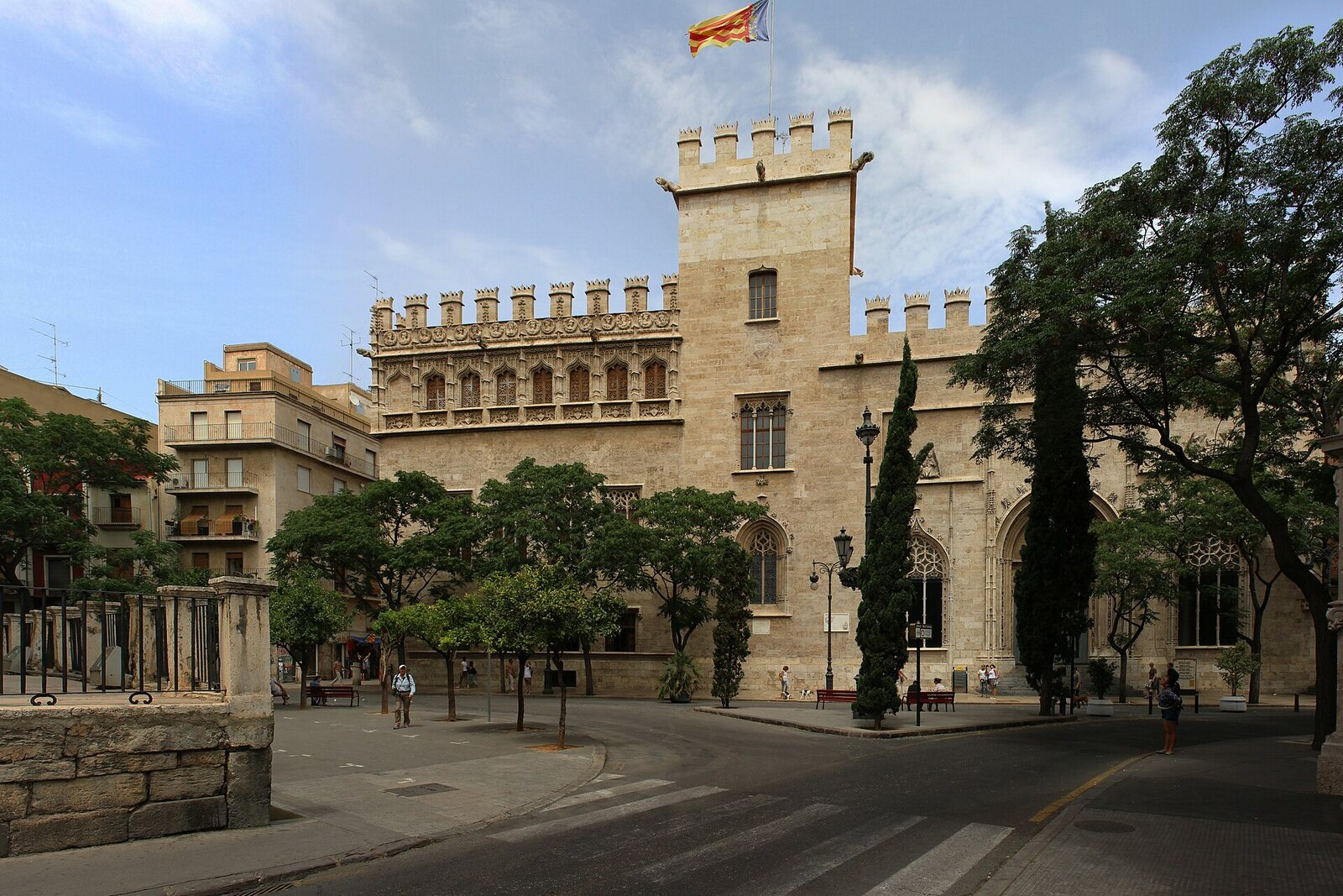 Façade de la Loge de la soie à Valence