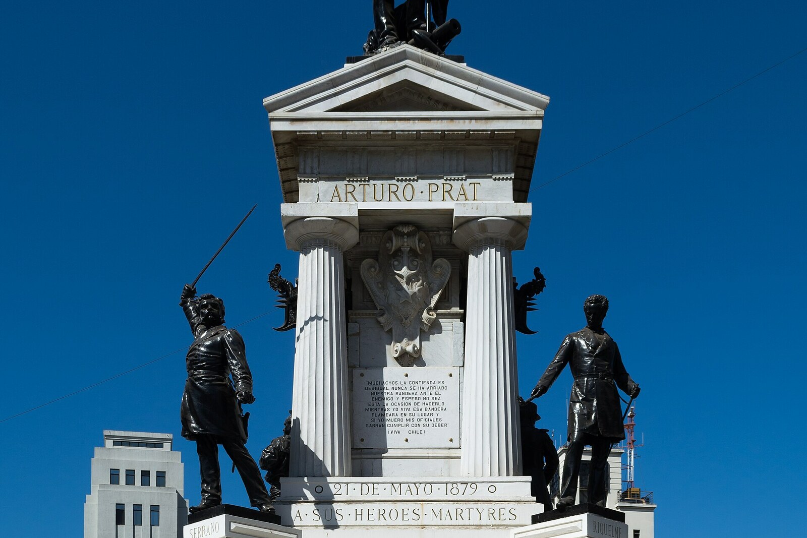 The Monument to the Heroes of Iquique in the center of Sotomayor Square.
