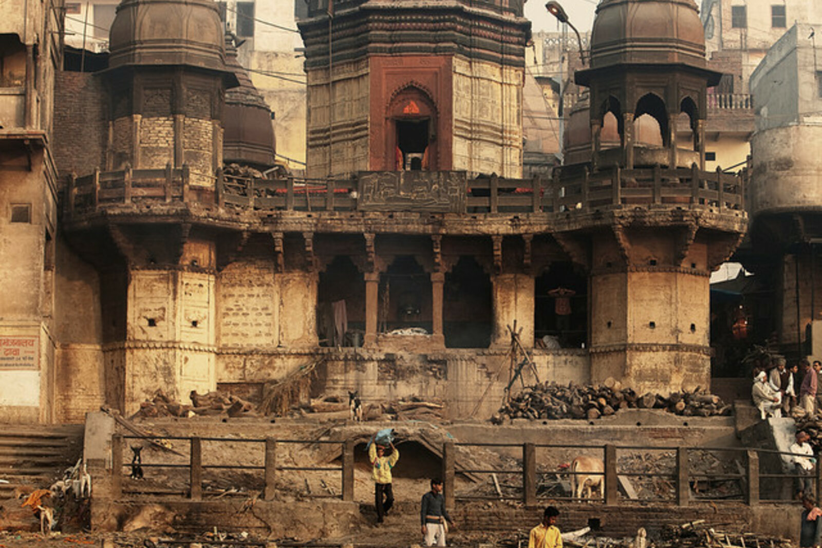 An architectural view of Manikarnika Ghat without a close-up of the ritual.