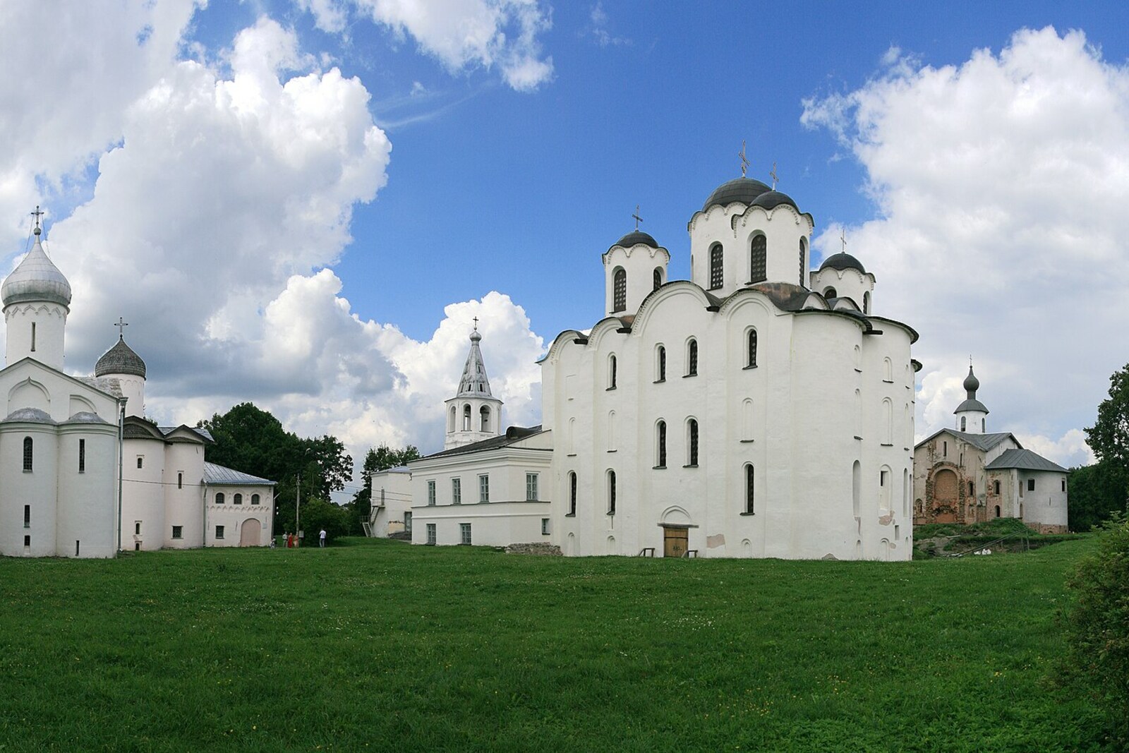 Panorama of Yaroslav's Court with the white arcade and churches.