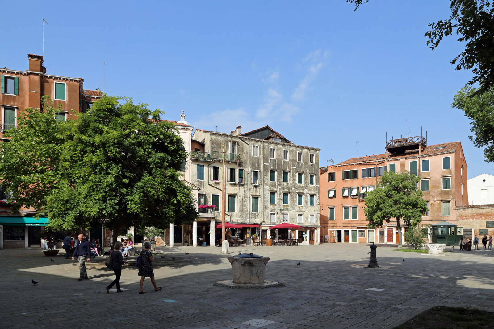 Campo del Ghetto Nuovo with tall façades and an open stone-paved space
