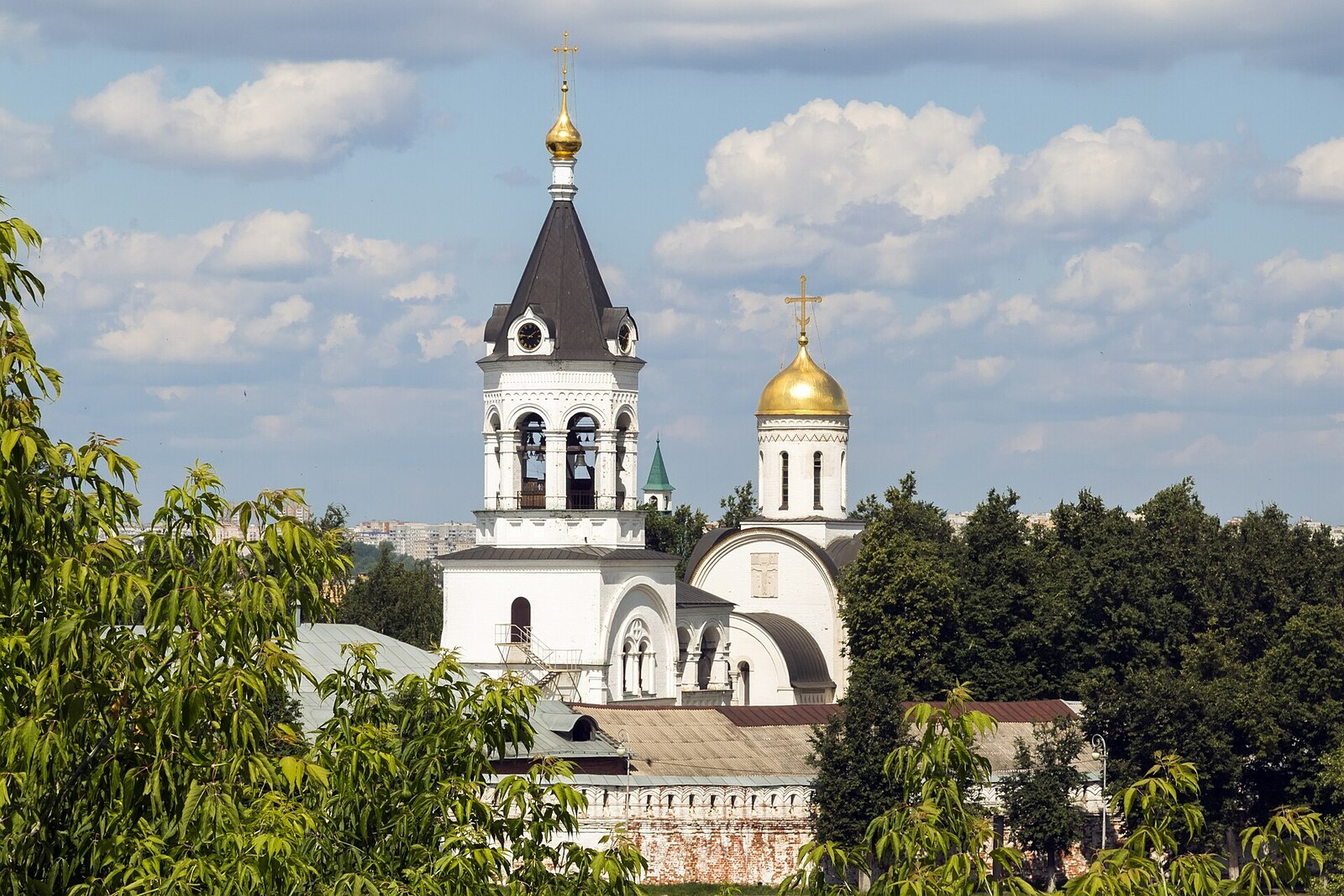 A tall bell tower at the entrance to Vladimir's Nativity of the Theotokos Monastery.