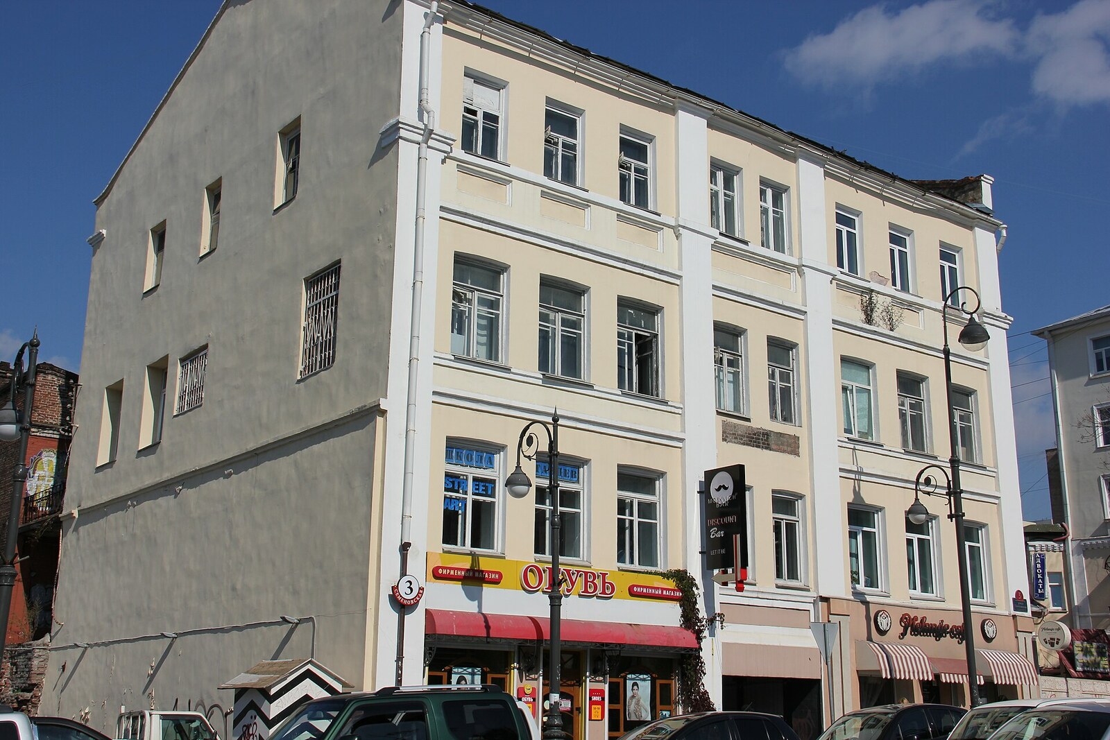 A brick residential building and courtyard in the historic Millionka district on Semyonovskaya Street.