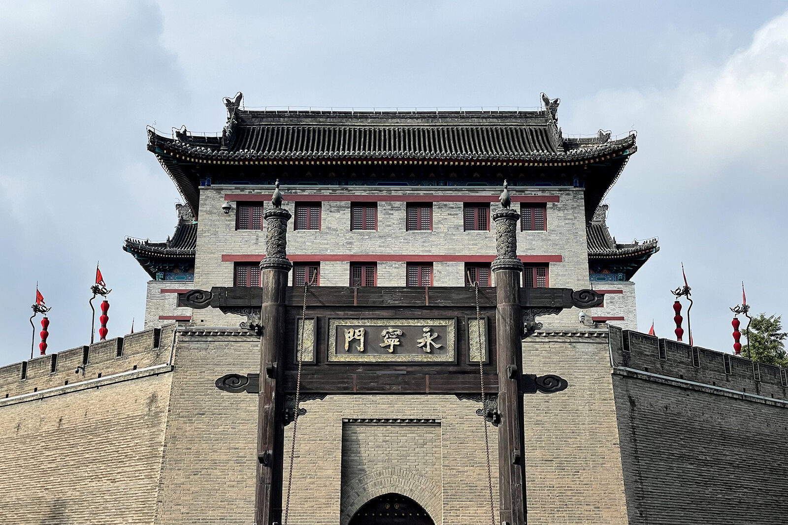 Yongning Gate in Xi'an, photographed from outside.