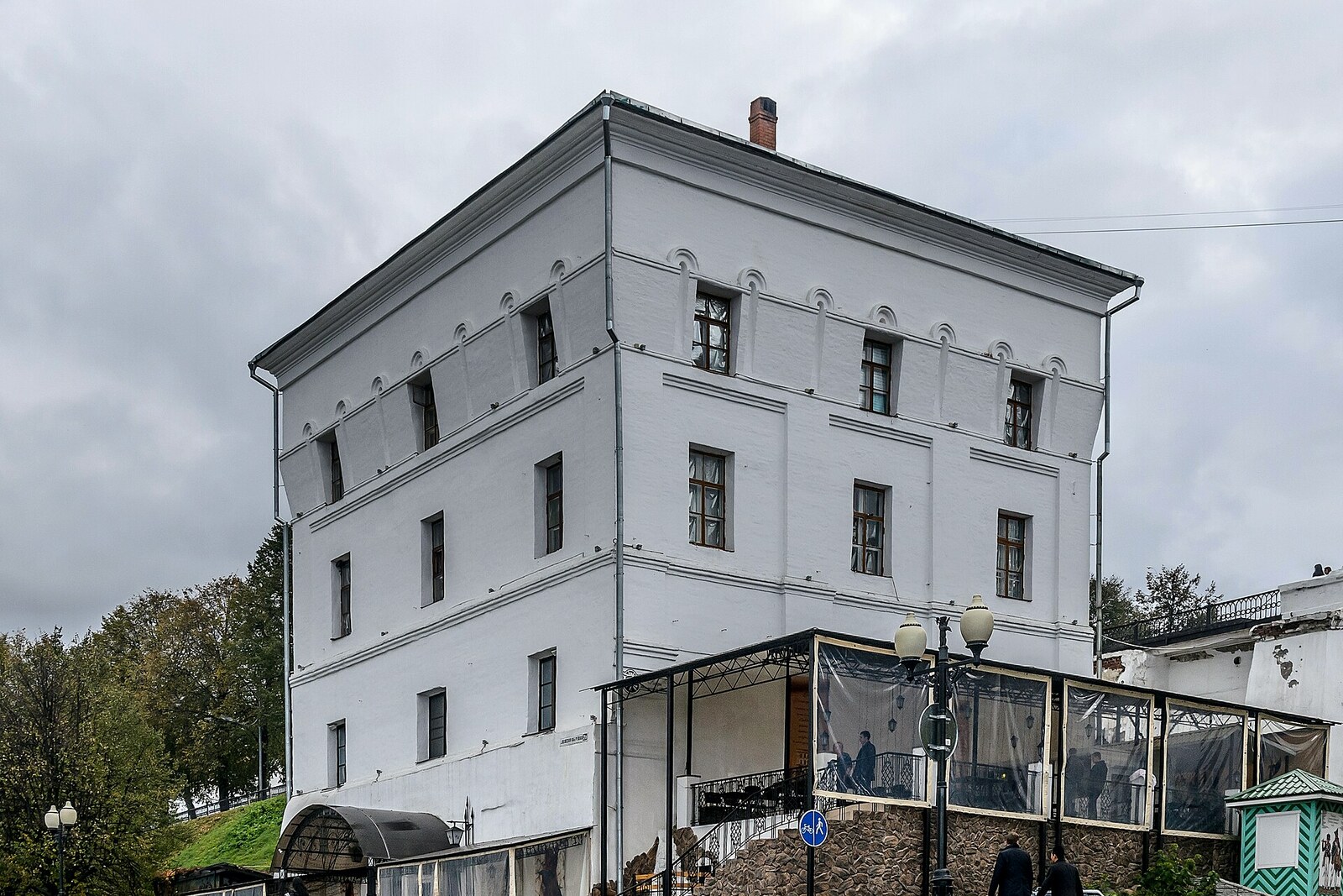 The white, three-story Volzhskaya Tower by the descent to the embankment.