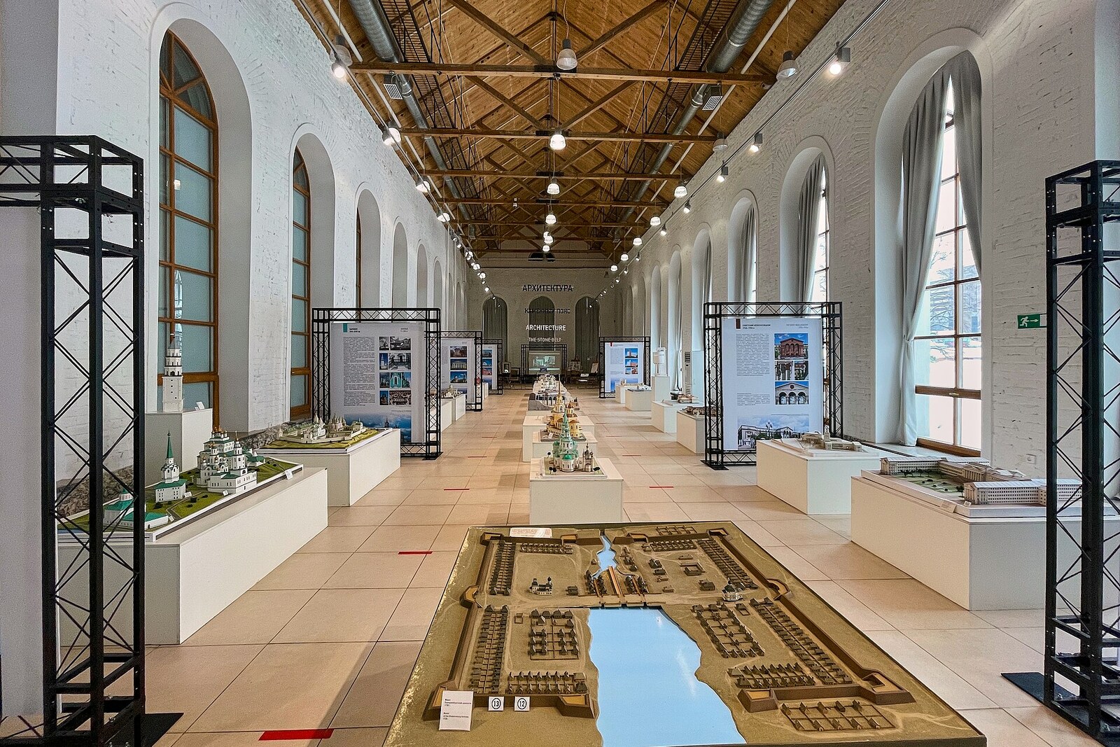 Factory hall of the Museum of Architecture and Design with arched windows.