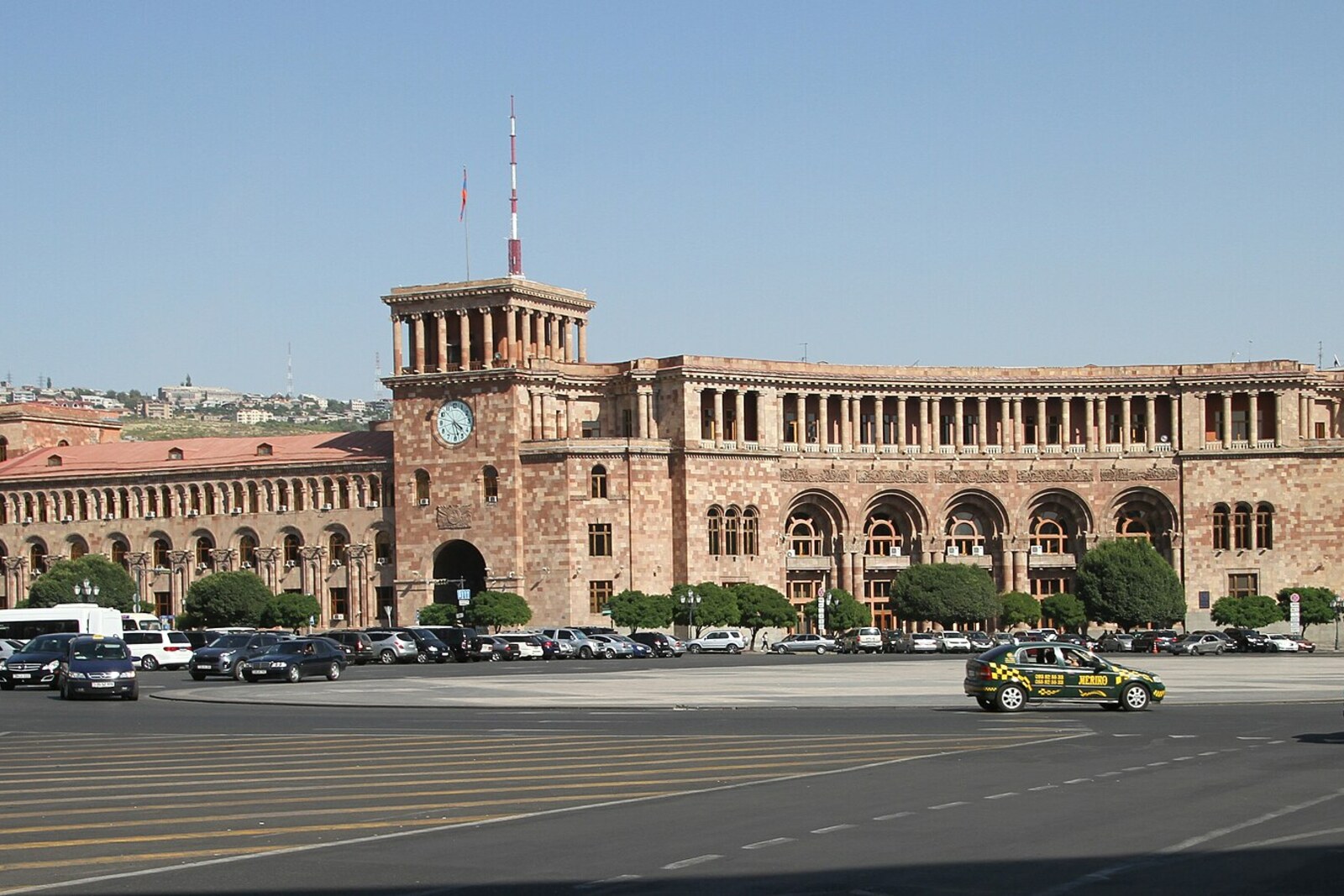 Government House of pink tuff on Republic Square