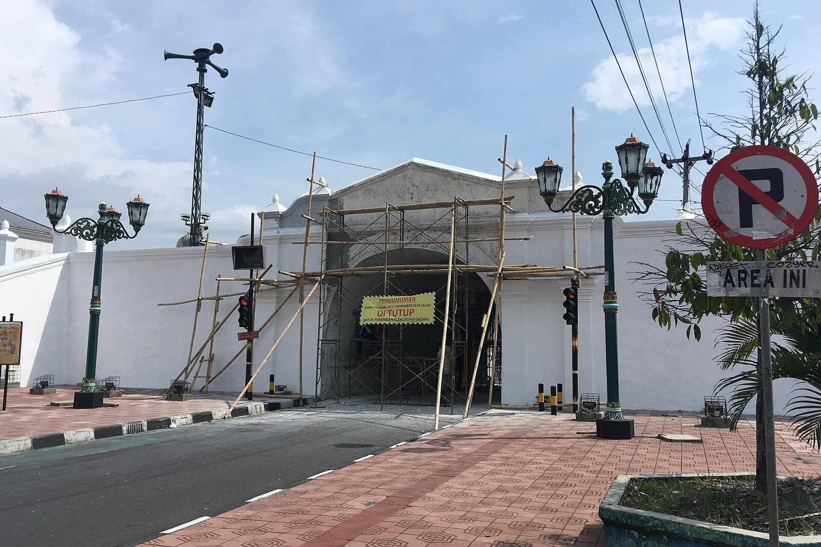 Plengkung Gading während der Restaurierung im Jahr 2018.