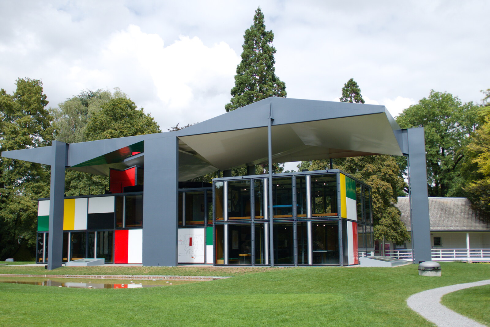The colorful Pavillon Le Corbusier on the lakeshore.