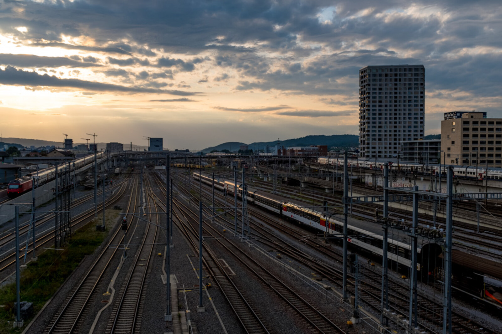 Panorama of railway tracks and the city, taken from the Hardbrücke bridge